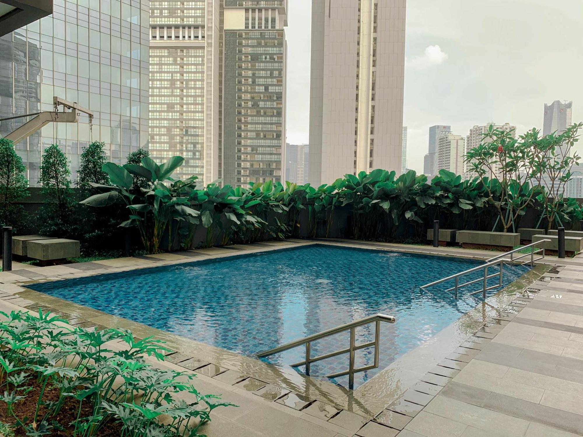 Minimalist And Homey 1br At Ciputra World 2 By Travelio Apartment *