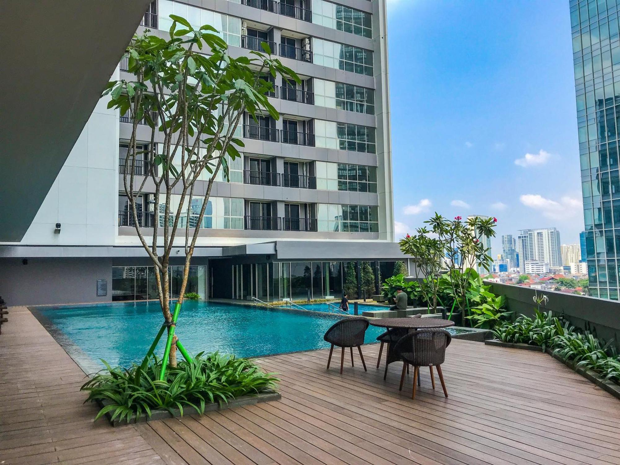 Minimalist And Homey 1br At Ciputra World 2 By Travelio Apartment *